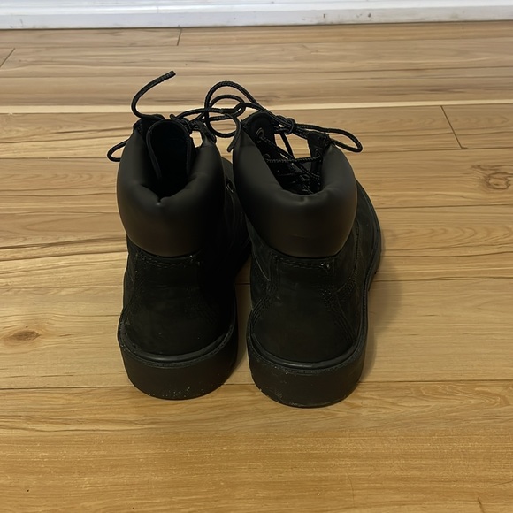 Timberland - Classic 6-Inch Waterproof Boot - Black - Size 4 (kids)/5.5 (womens) - Picture 4 of 6